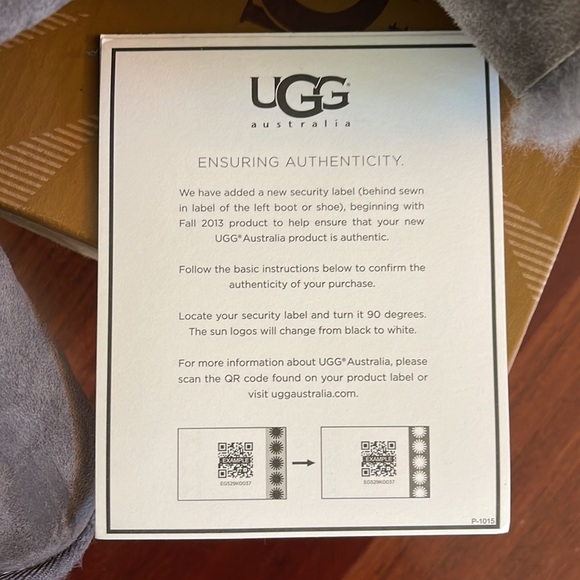 UGGS K Bailey Button Triplet, Size 2 - Picture 14 of 15